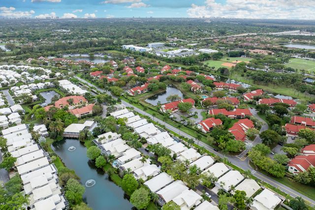 218 W Canterbury Dr W W, Palm Beach Gardens, FL 33418