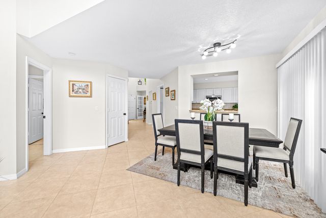 218 W Canterbury Dr W W, Palm Beach Gardens, FL 33418