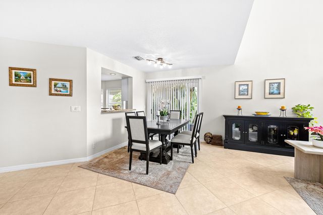 218 W Canterbury Dr W W, Palm Beach Gardens, FL 33418