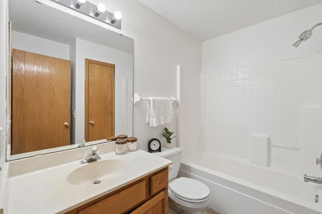 21117 Honeycomb Path, Lakeville, MN 55044