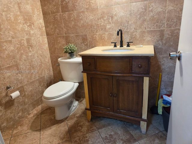 5824 Johnson St, Hollywood, FL 33021