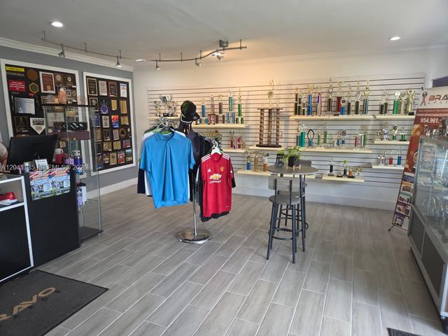 5824 Johnson St, Hollywood, FL 33021