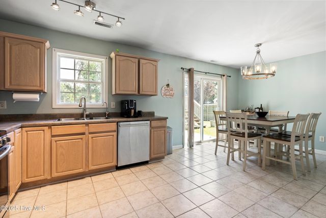 100 Trinity Drive, New Bern, NC 28560