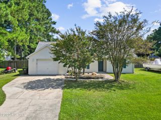 100 Trinity Drive, New Bern, NC 28560