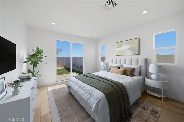 3329 E Avenue J-4, Lancaster, CA 93535