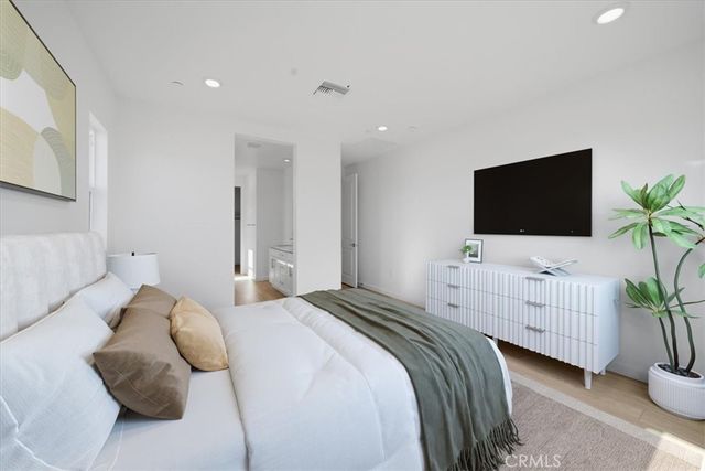 3329 E Avenue J-4, Lancaster, CA 93535