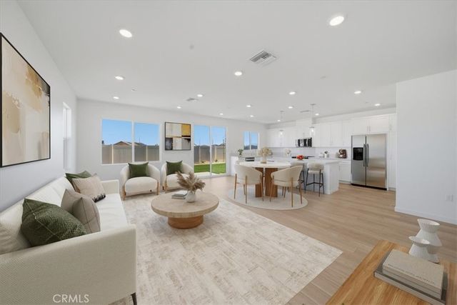 3329 E Avenue J-4, Lancaster, CA 93535