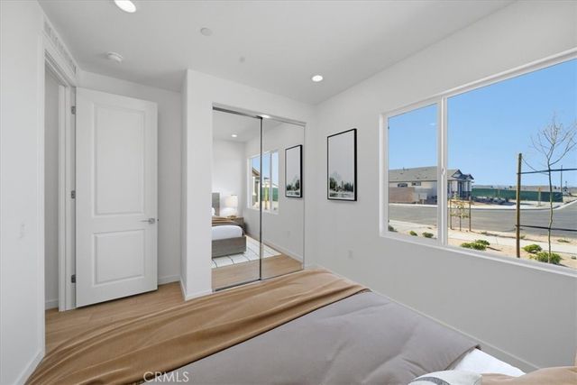 3329 E Avenue J-4, Lancaster, CA 93535