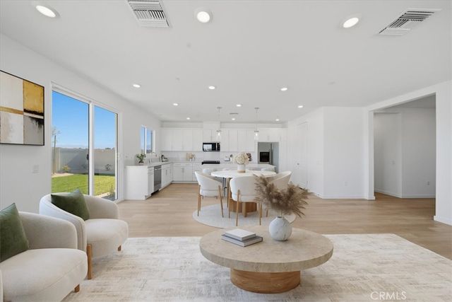 3329 E Avenue J-4, Lancaster, CA 93535