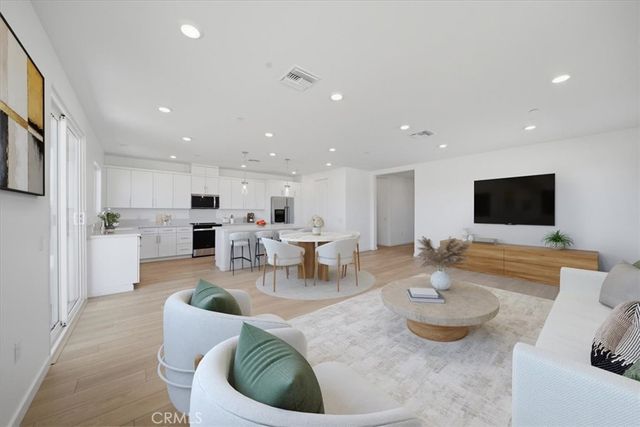 3329 E Avenue J-4, Lancaster, CA 93535