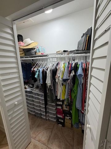2760 W 63rd Place 10623, Hialeah, FL 33016