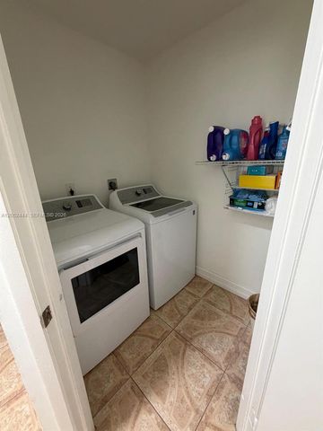 2760 W 63rd Place 10623, Hialeah, FL 33016