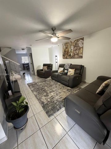 2760 W 63rd Place 10623, Hialeah, FL 33016