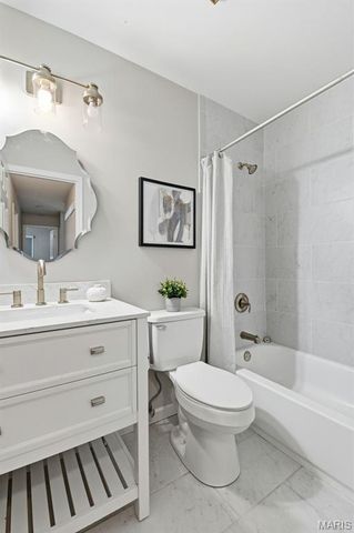 683 Greenholme Court, Fenton, MO 63026