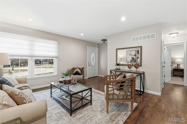 683 Greenholme Court, Fenton, MO 63026