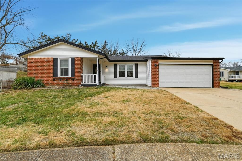 683 Greenholme Court, Fenton, MO 63026