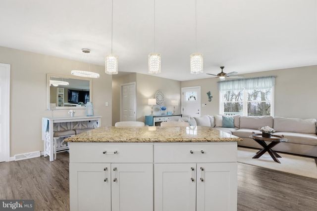 1025 WHITE OAK RD, Windsor, PA 17366