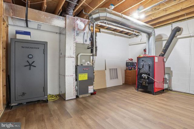 1025 WHITE OAK RD, Windsor, PA 17366