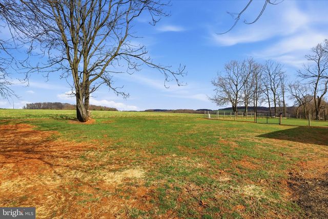 1025 WHITE OAK RD, Windsor, PA 17366