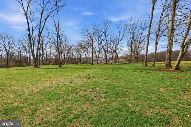 1025 WHITE OAK RD, Windsor, PA 17366