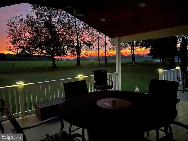 1025 WHITE OAK RD, Windsor, PA 17366