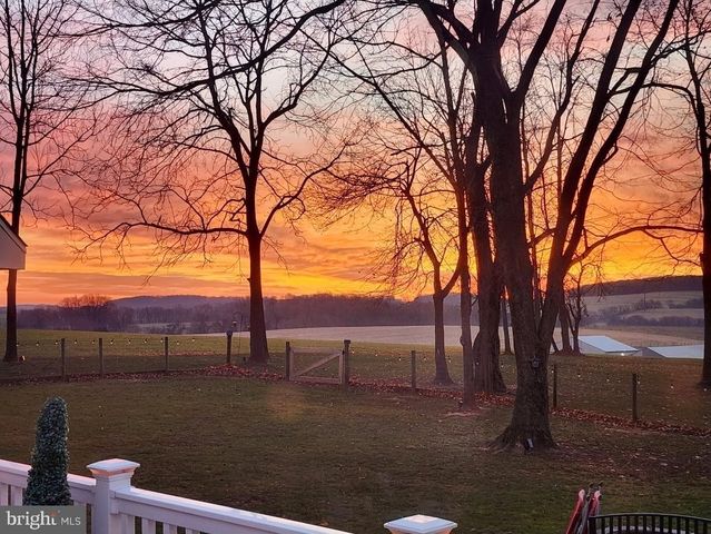 1025 WHITE OAK RD, Windsor, PA 17366