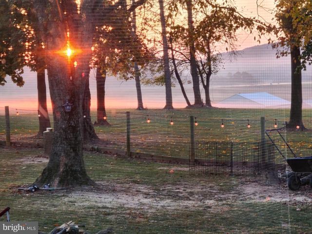 1025 WHITE OAK RD, Windsor, PA 17366