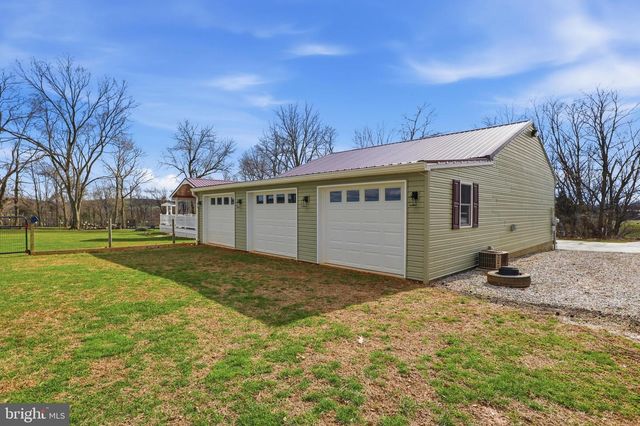 1025 WHITE OAK RD, Windsor, PA 17366