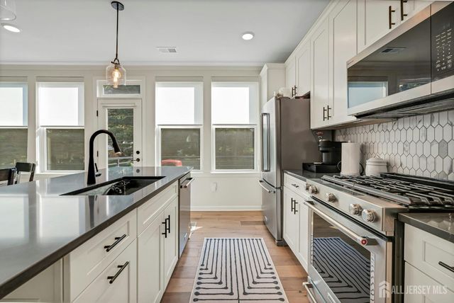 610 Sadie Circle, New Brunswick, NJ 08901