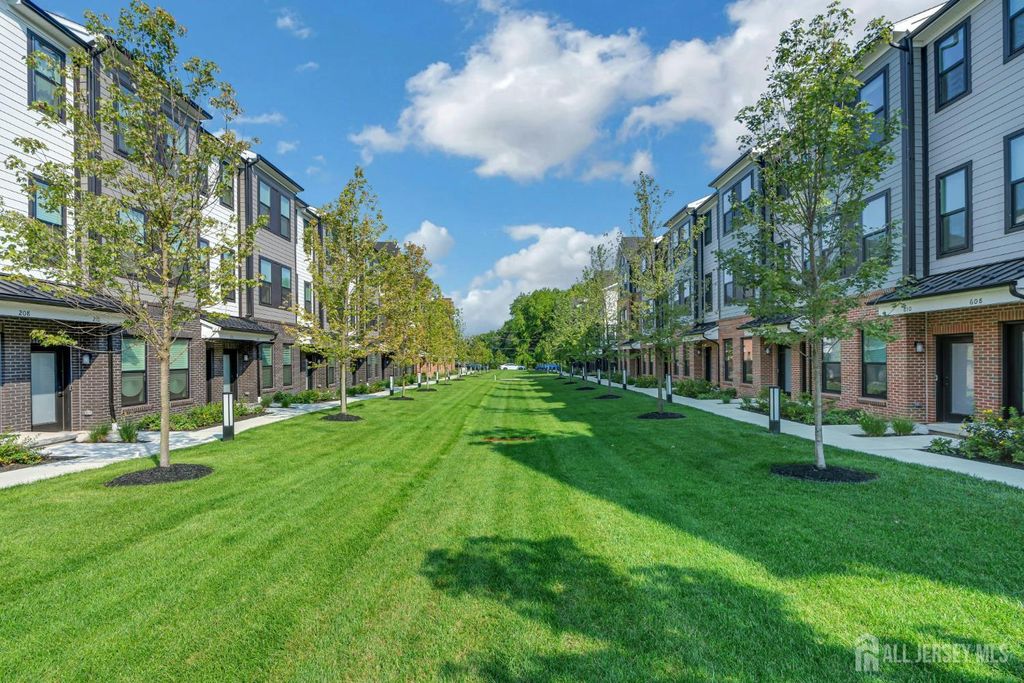 610 Sadie Circle, New Brunswick, NJ 08901
