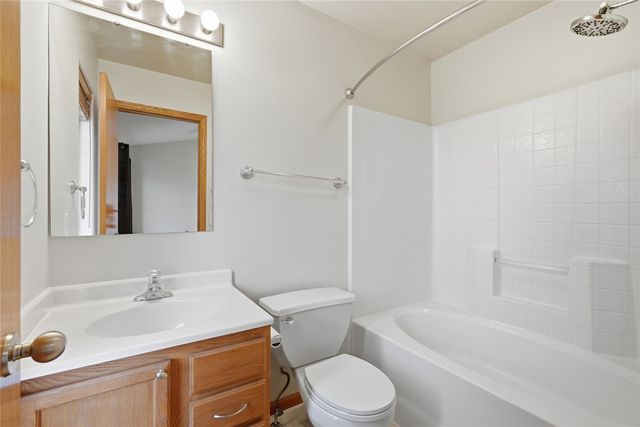 6 Ashford Place, Iowa City, IA 52245