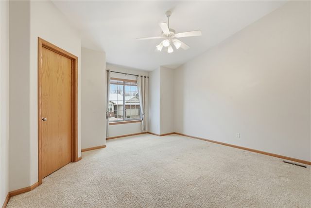 6 Ashford Place, Iowa City, IA 52245