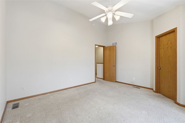 6 Ashford Place, Iowa City, IA 52245