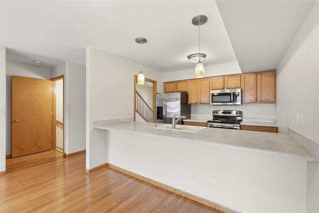 6 Ashford Place, Iowa City, IA 52245