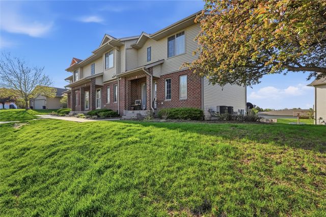 6 Ashford Place, Iowa City, IA 52245