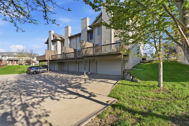 6 Ashford Place, Iowa City, IA 52245