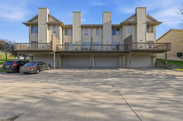 6 Ashford Place, Iowa City, IA 52245