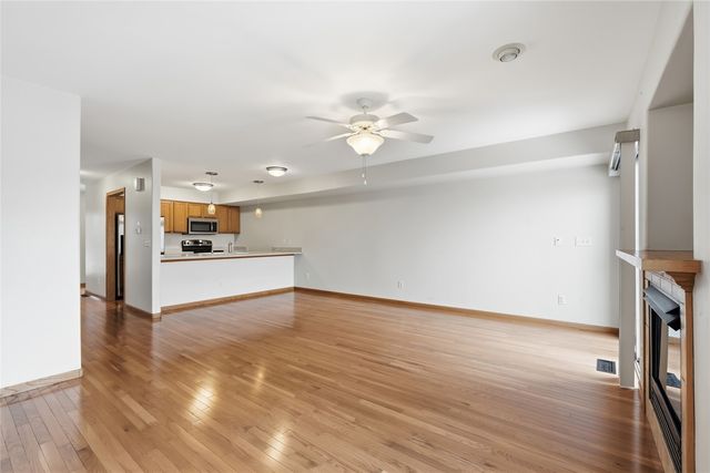 6 Ashford Place, Iowa City, IA 52245