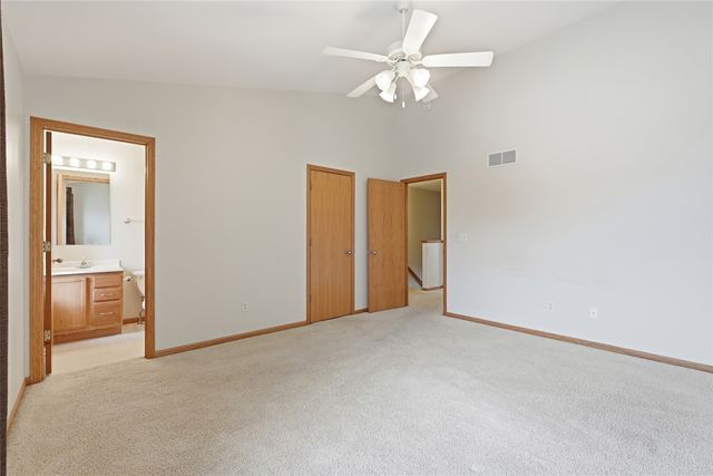 6 Ashford Place, Iowa City, IA 52245