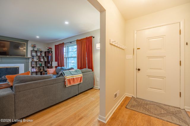 3618 Glencreek Ln, Louisville, KY 40218