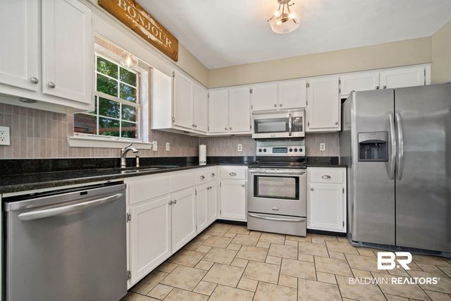 3410 Plantation Ct, Mobile, AL 36695