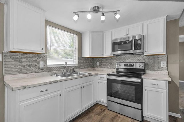 8053 DEDHAM DRIVE, Port Richey, FL 34668
