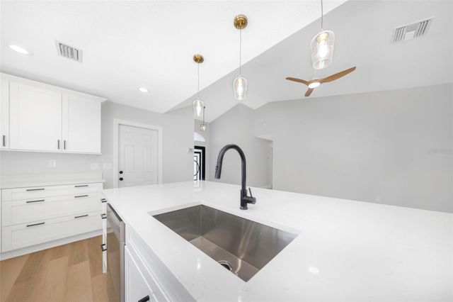 8315 N TEMPLE PLACE, Tampa, FL 33617