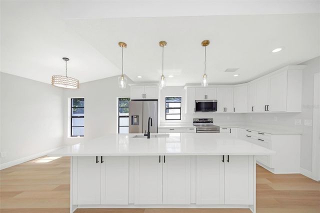 8315 N TEMPLE PLACE, Tampa, FL 33617