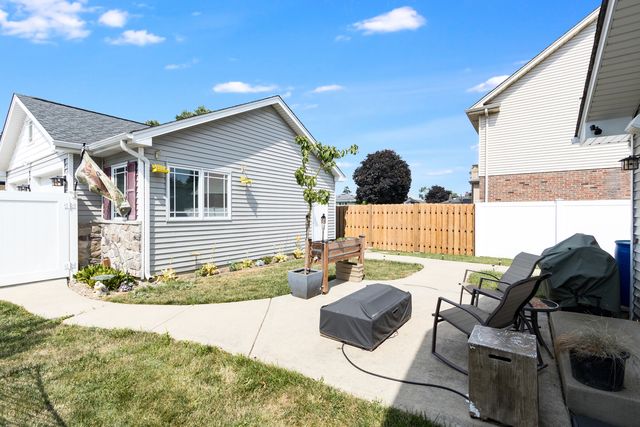 6116 W 94th Street, Oak Lawn, IL 60453