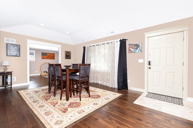 6116 W 94th Street, Oak Lawn, IL 60453