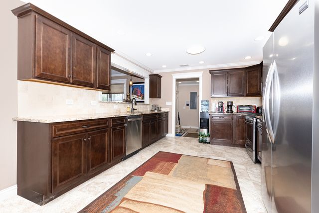 6116 W 94th Street, Oak Lawn, IL 60453