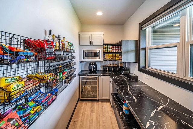 805 E EVERGREEN DRIVE, Kaukauna, WI 54130