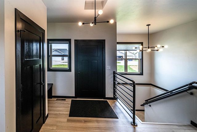 805 E EVERGREEN DRIVE, Kaukauna, WI 54130