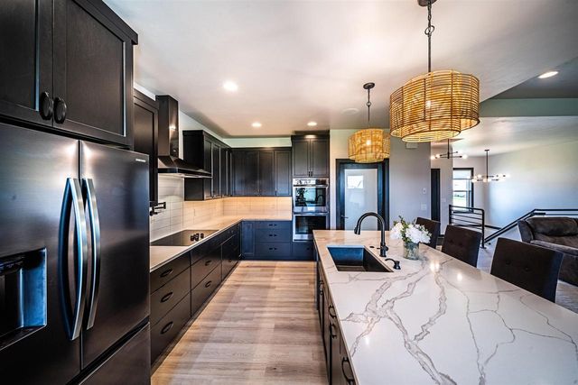 805 E EVERGREEN DRIVE, Kaukauna, WI 54130